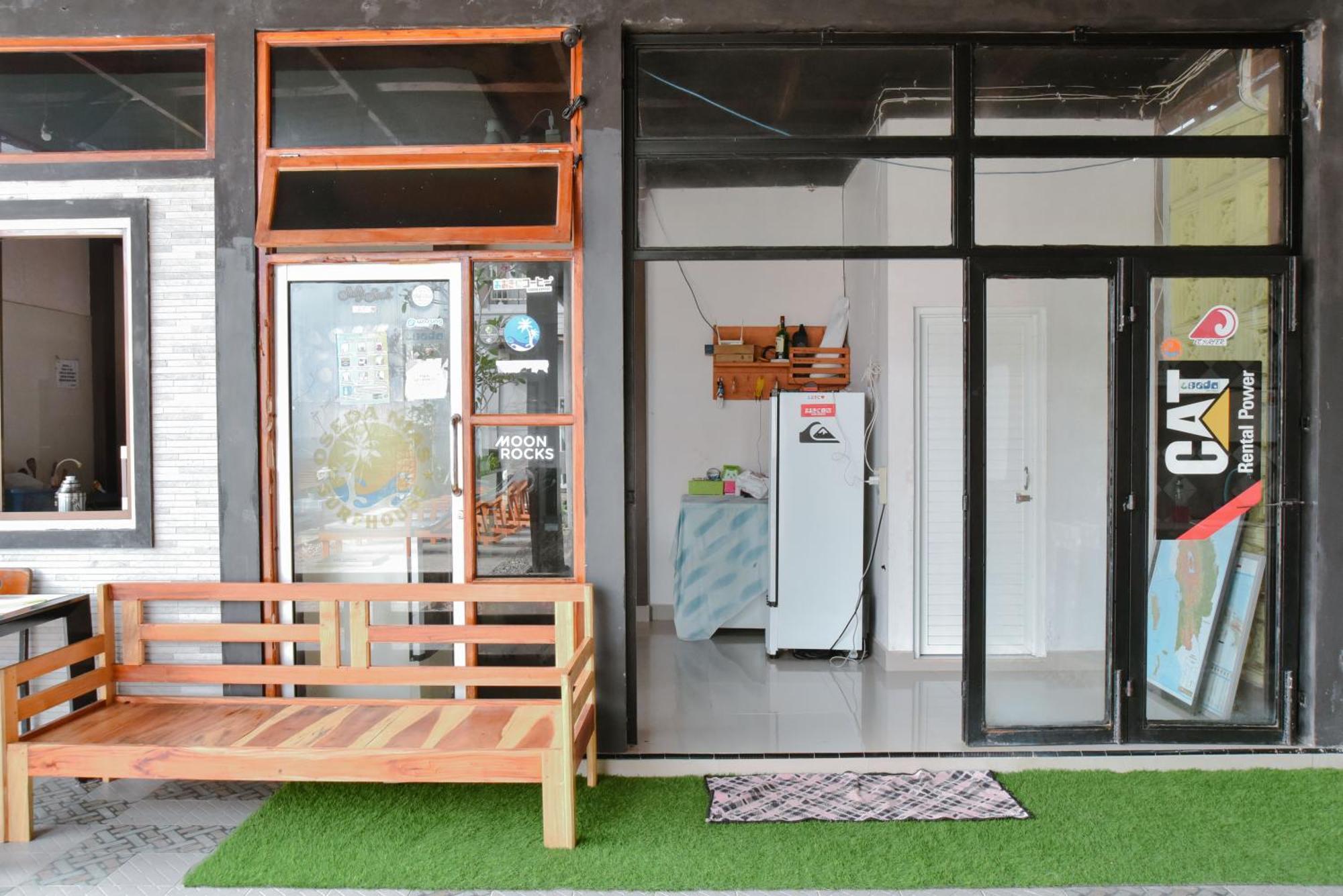 ホテル Oseda Nias Surf House Hilibotodane エクステリア 写真