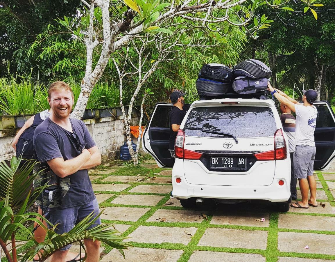 ホテル Oseda Nias Surf House Hilibotodane エクステリア 写真