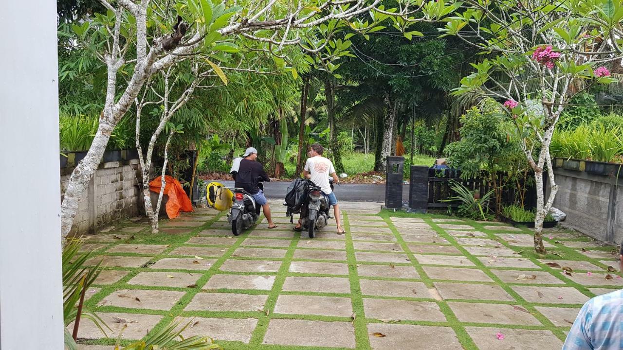 ホテル Oseda Nias Surf House Hilibotodane エクステリア 写真