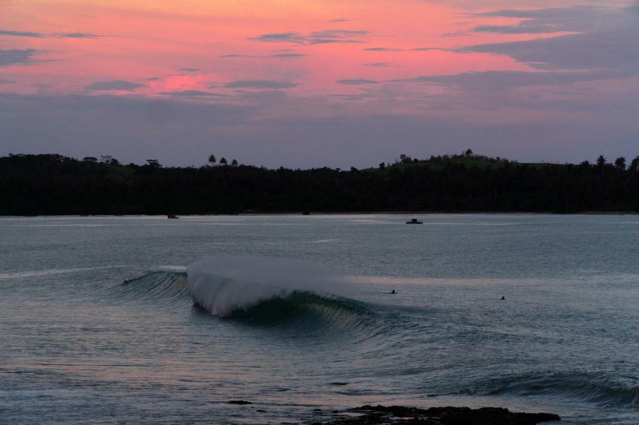 ホテル Oseda Nias Surf House Hilibotodane エクステリア 写真