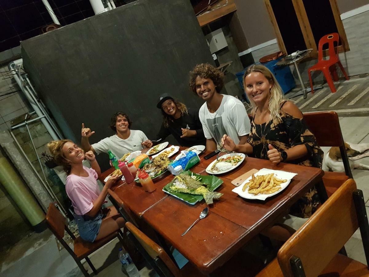 ホテル Oseda Nias Surf House Hilibotodane エクステリア 写真