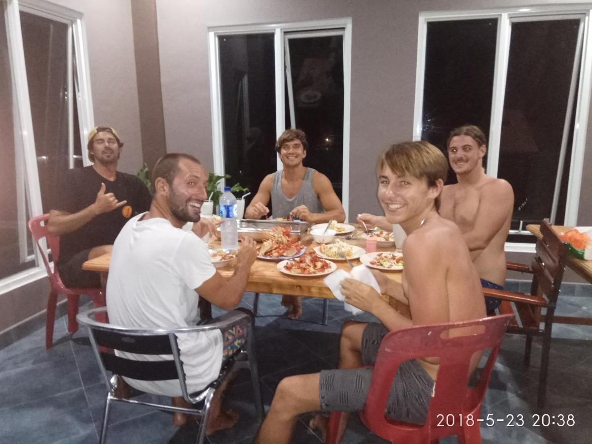 ホテル Oseda Nias Surf House Hilibotodane エクステリア 写真
