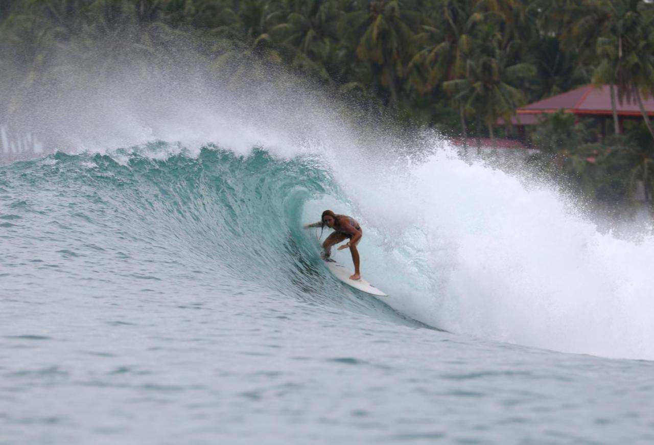 ホテル Oseda Nias Surf House Hilibotodane エクステリア 写真