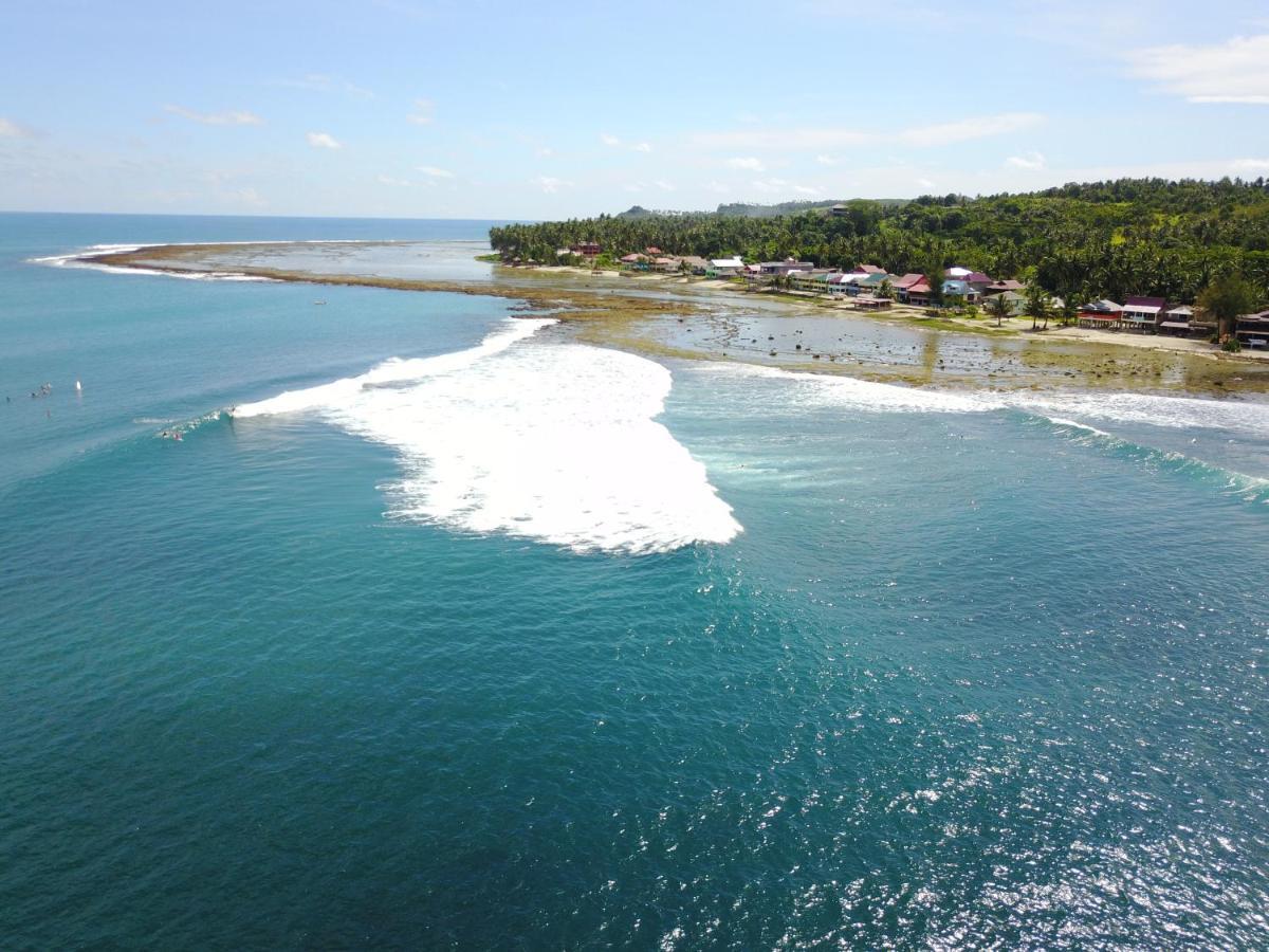 ホテル Oseda Nias Surf House Hilibotodane エクステリア 写真