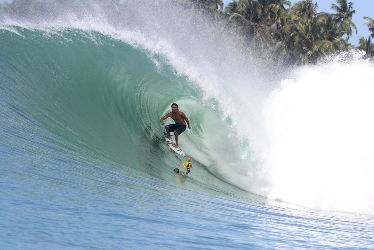 ホテル Oseda Nias Surf House Hilibotodane エクステリア 写真