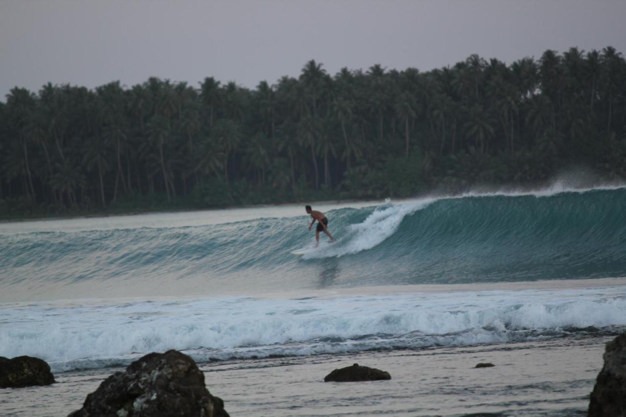 ホテル Oseda Nias Surf House Hilibotodane エクステリア 写真