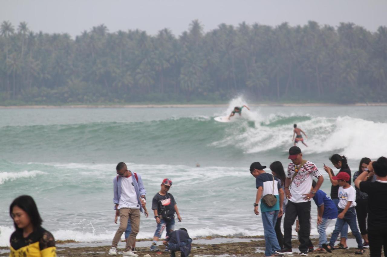 ホテル Oseda Nias Surf House Hilibotodane エクステリア 写真