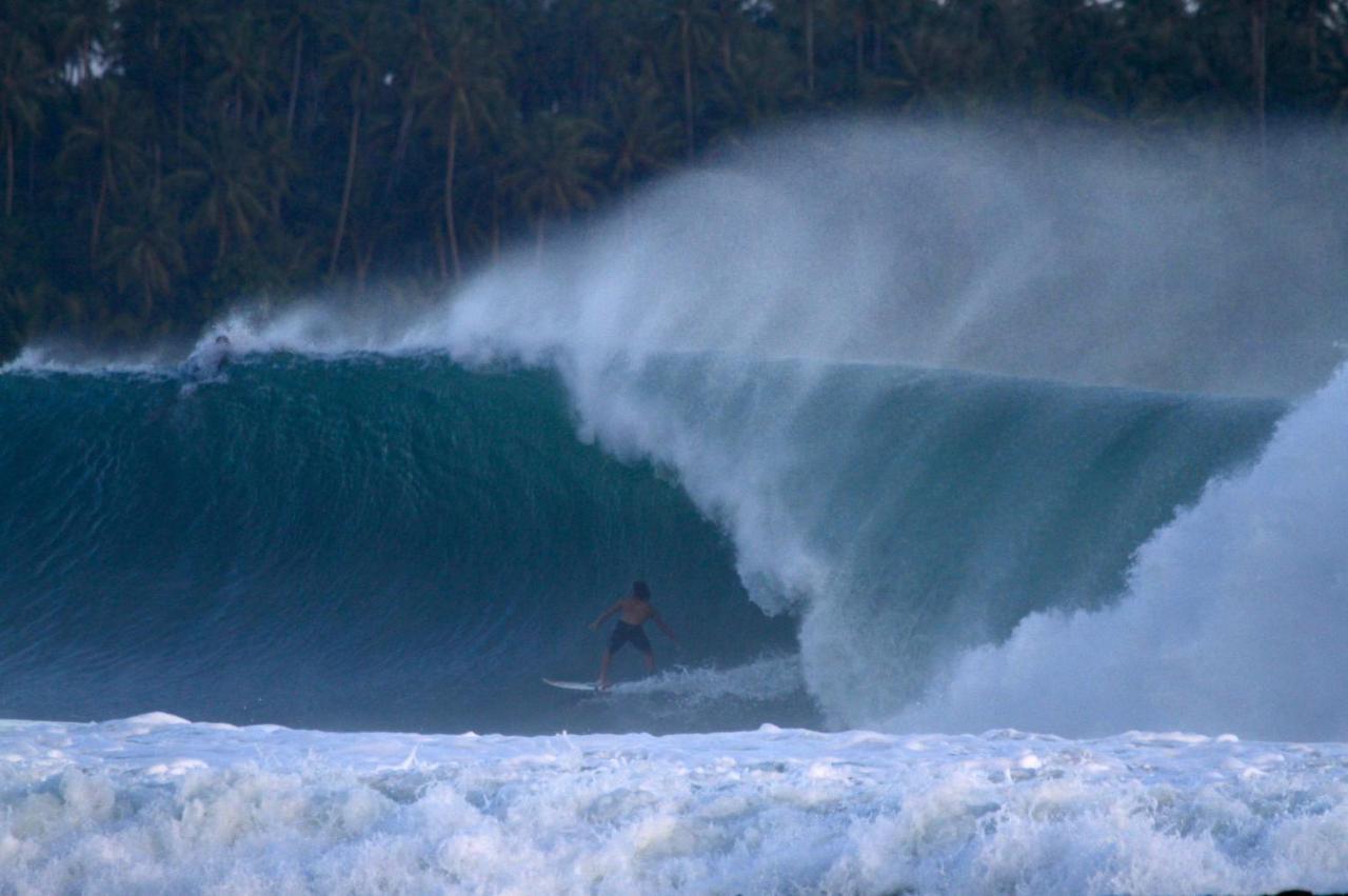 ホテル Oseda Nias Surf House Hilibotodane エクステリア 写真