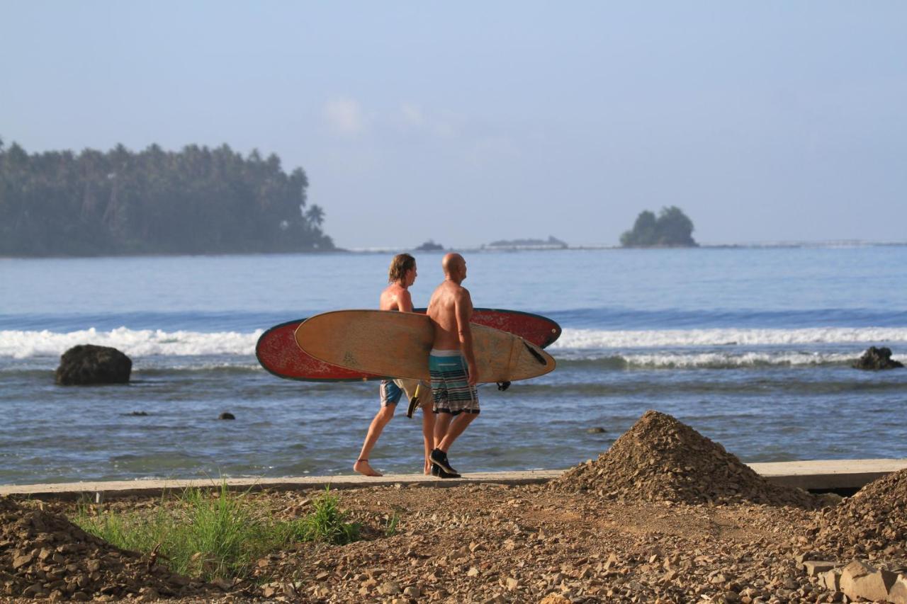 ホテル Oseda Nias Surf House Hilibotodane エクステリア 写真